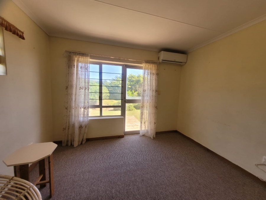 4 Bedroom Property for Sale in Wavecrest Eastern Cape